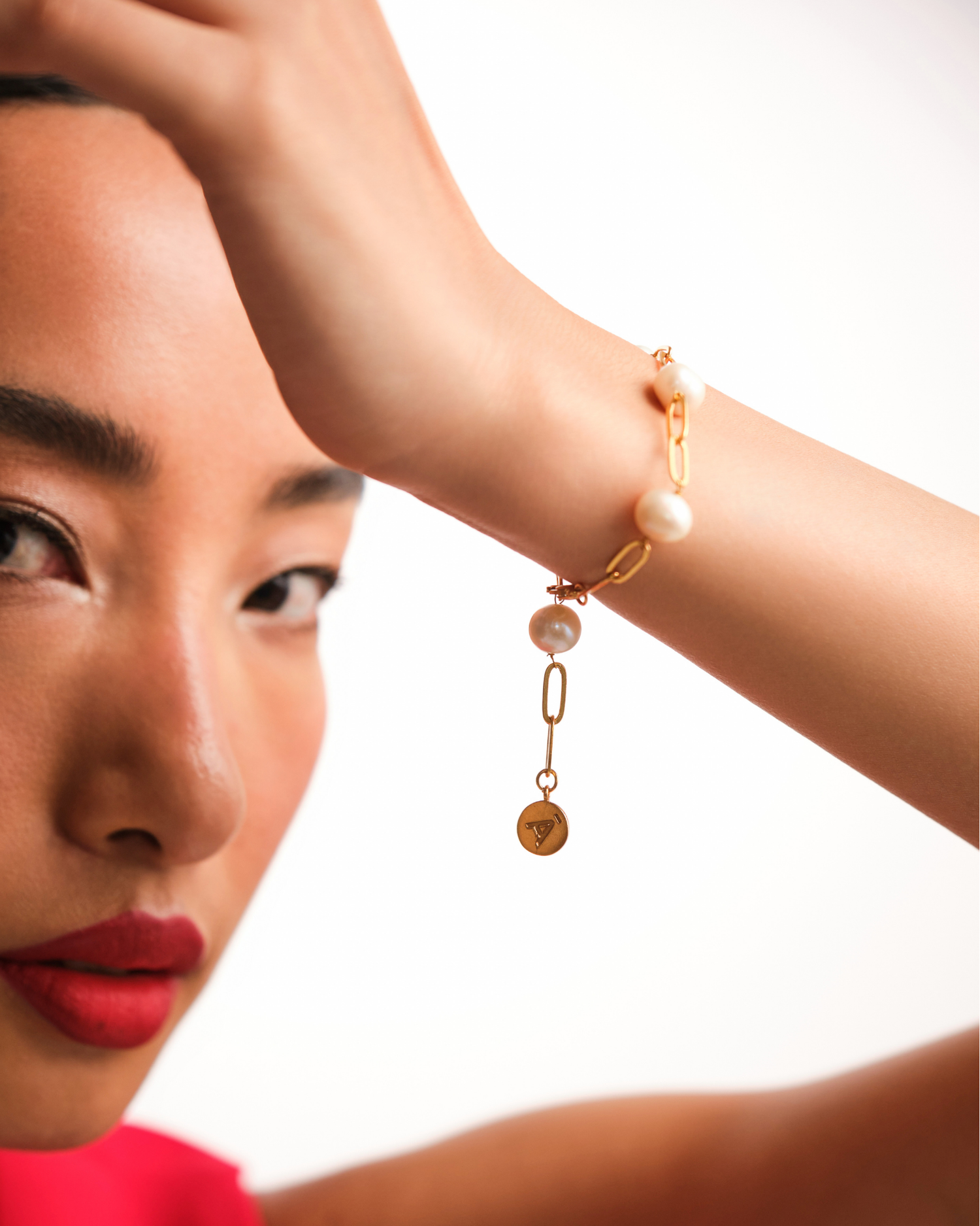 Dainty Linked Pearl Bracelet