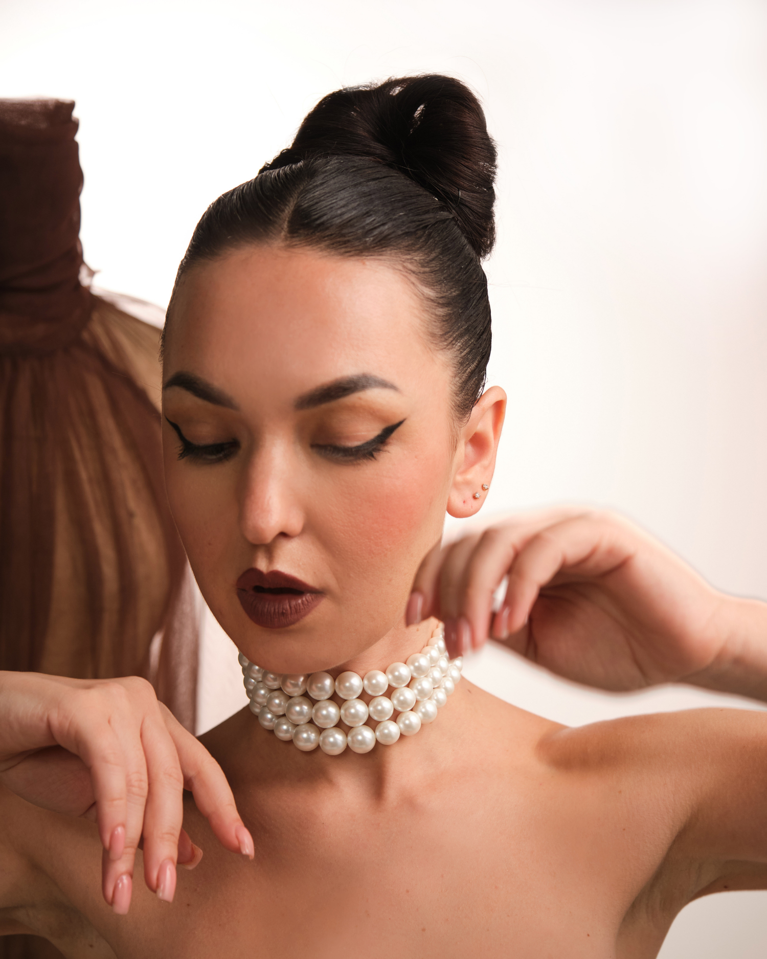 Graded White Pearl Choker