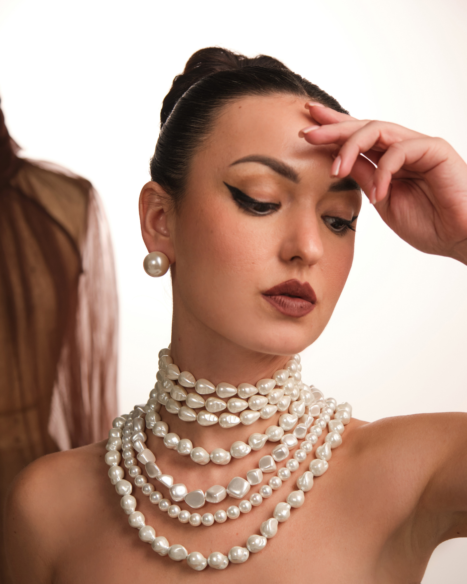 Drops Pearl Choker - White